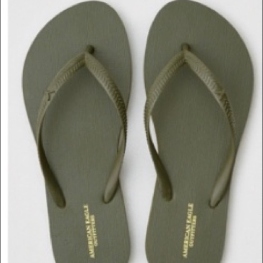 NWT AEO FLIP FLOPS!